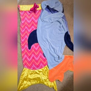 Kids SNUGGIE TAILS Mermaid fleece blanket & Rocket Snuggie Lot Of 2